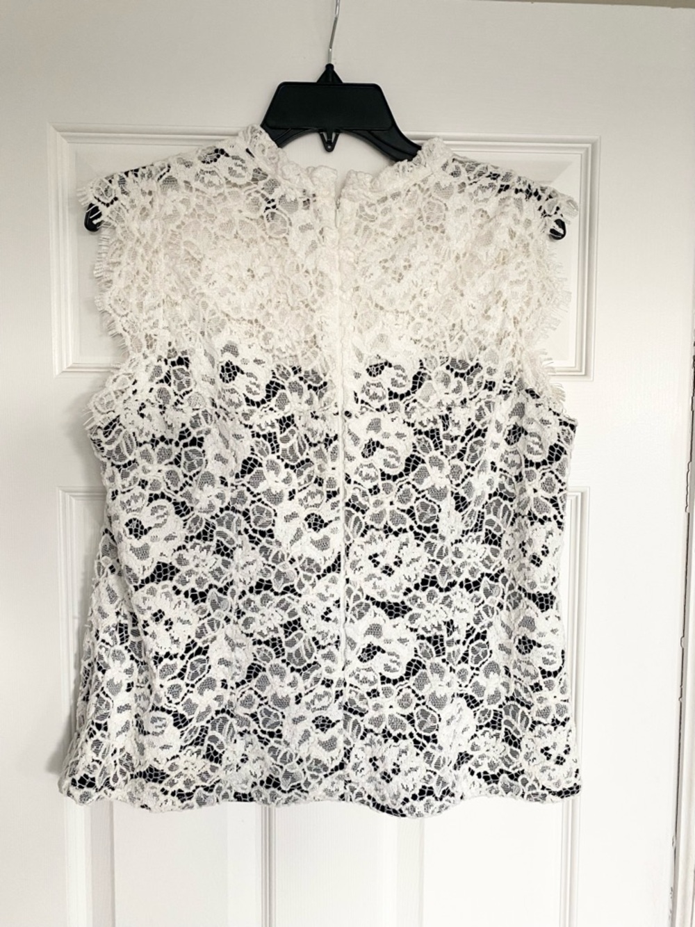 White House Black Market White Lace Sleeveless Camisole - Picture 3 of 5
